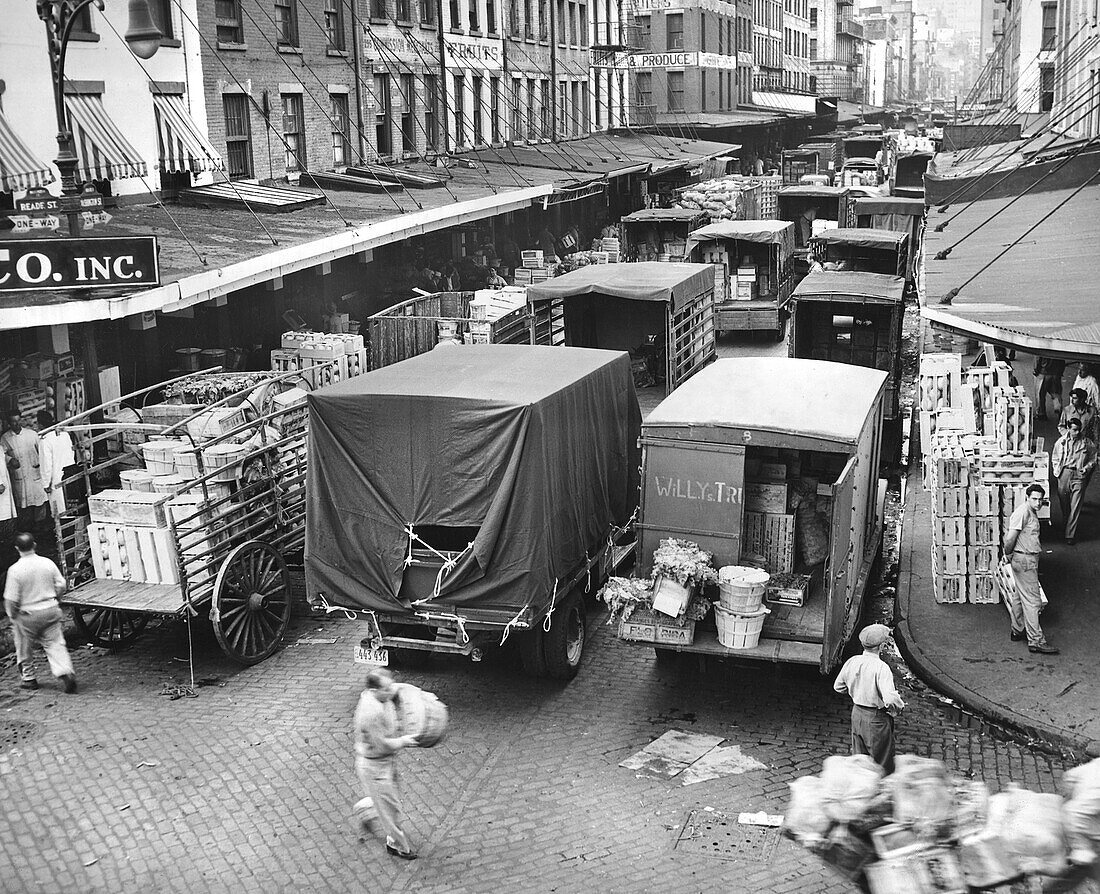 Trucks being loaded with Produce, Washington Market, New York City, New York, USA, Al Ravenna, New York World-Telegram and the Sun Newspaper Photograph Collection, 1946