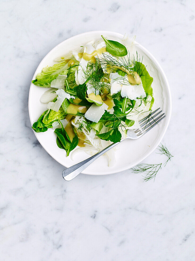 Green salad with fennel and parmesan