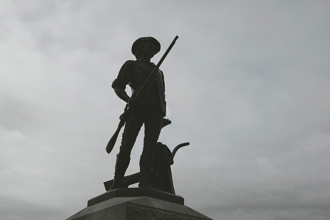 Silhouette der Minute Man Statue, Minute Man National Historical Park, Concord, Massachusetts, USA