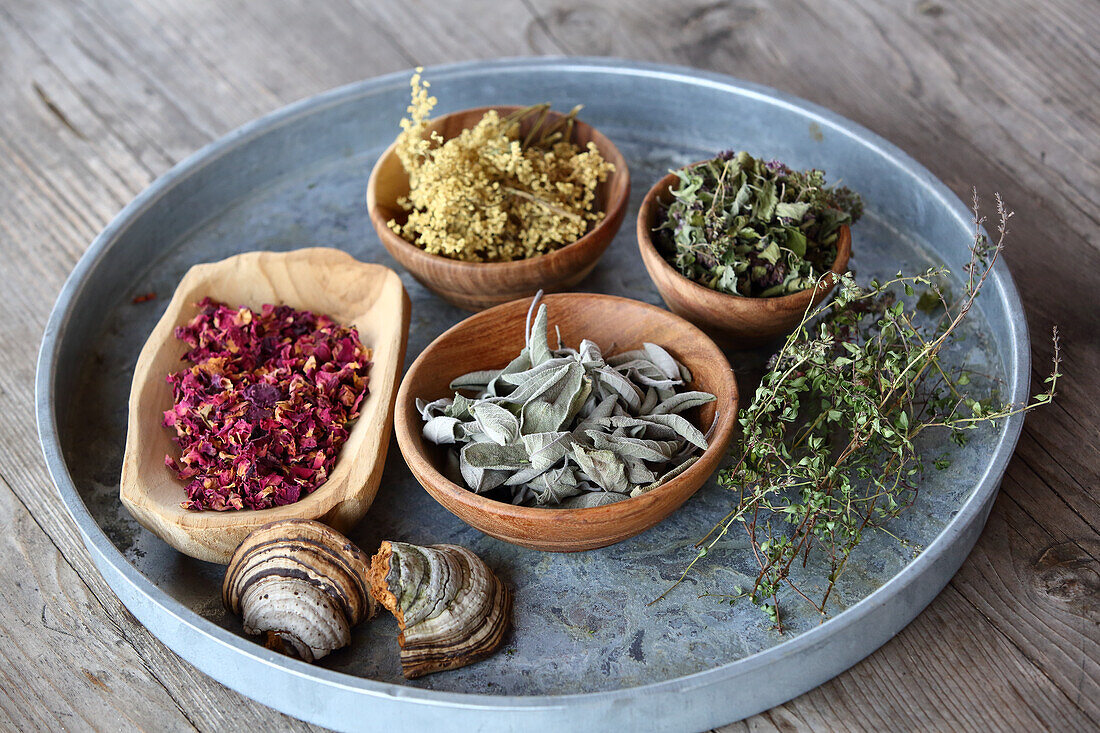 Ingredients for incense blend to strengthen self-esteem