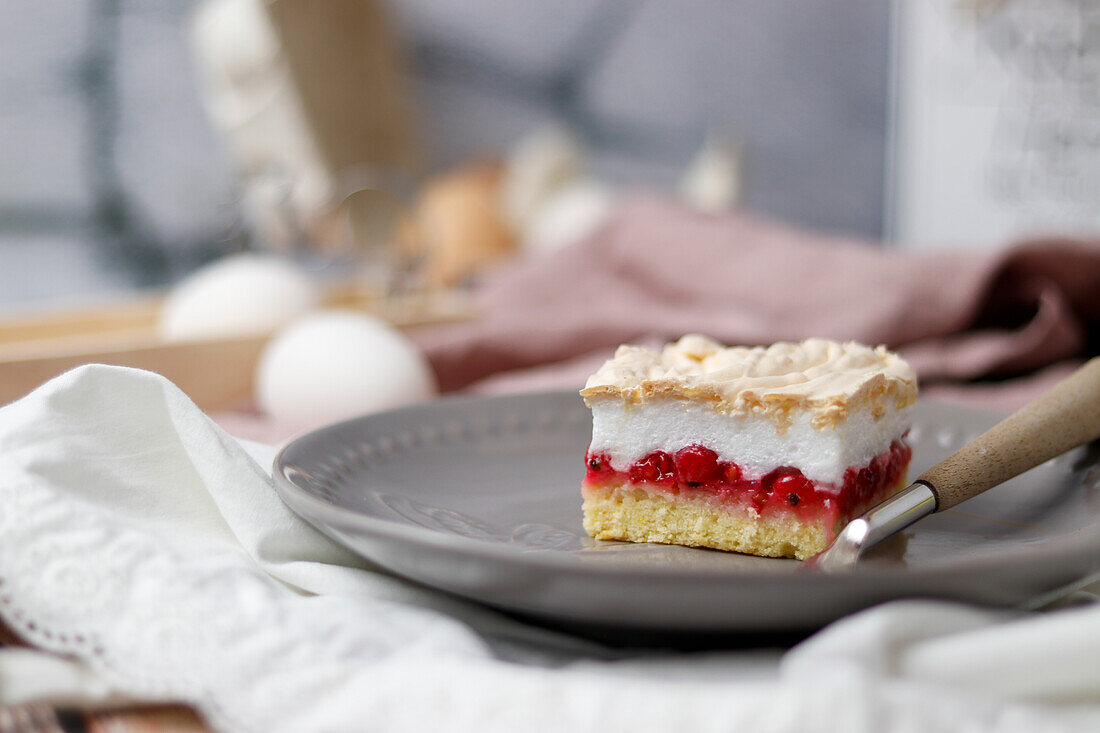 Johannisbeer-Baiser-Kuchen