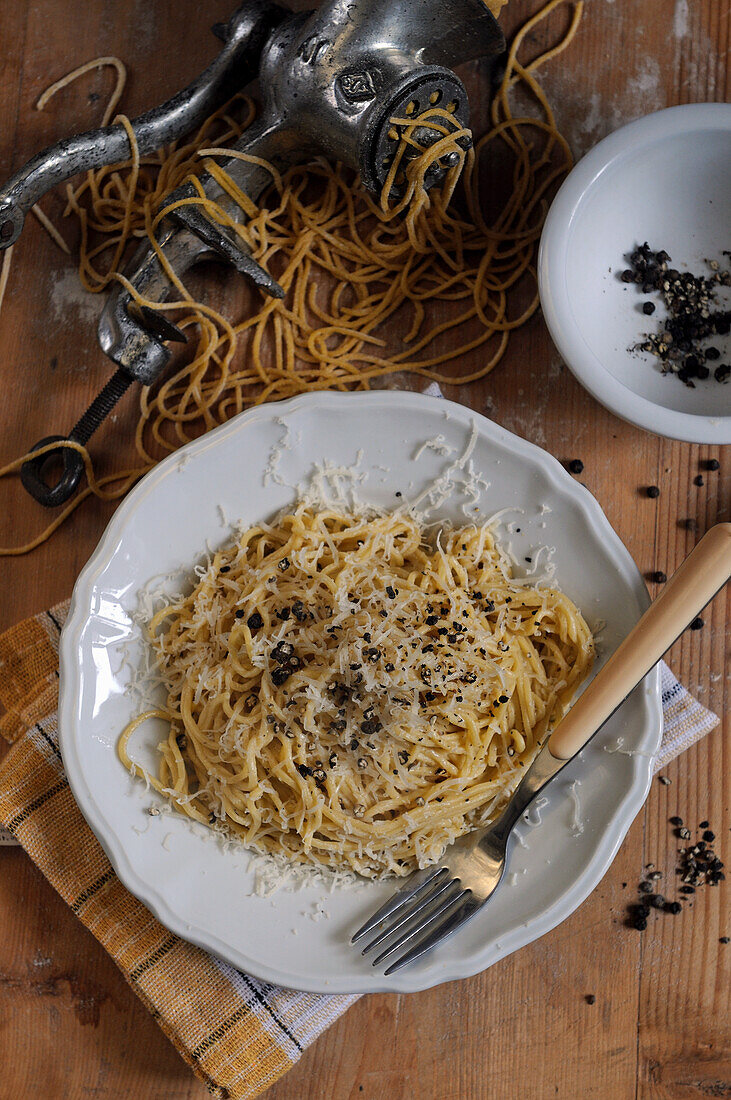 Homemade pasta cacio e pepe