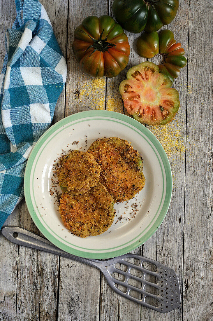 Panierte frittierte grüne Tomaten