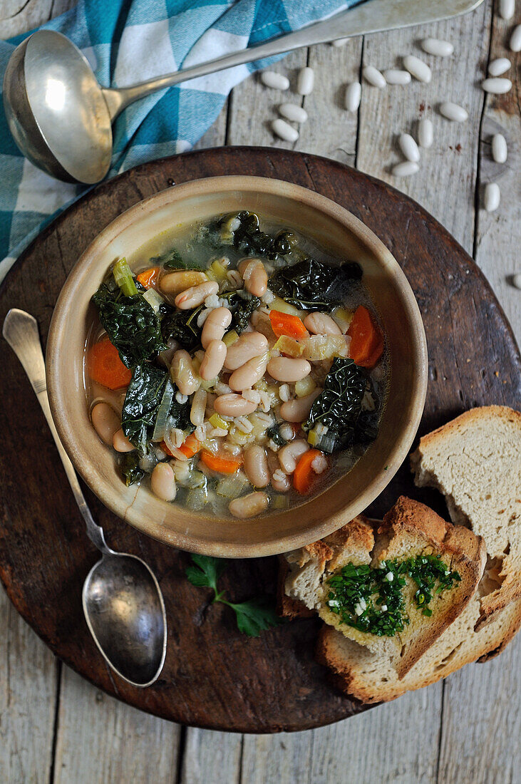 Minestrone - Toskanische Bohnensuppe