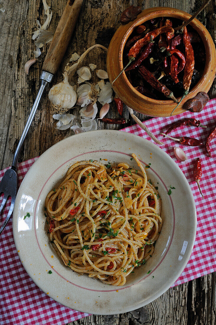 Spaghetti with chili peppers, garlic and fresh herbs