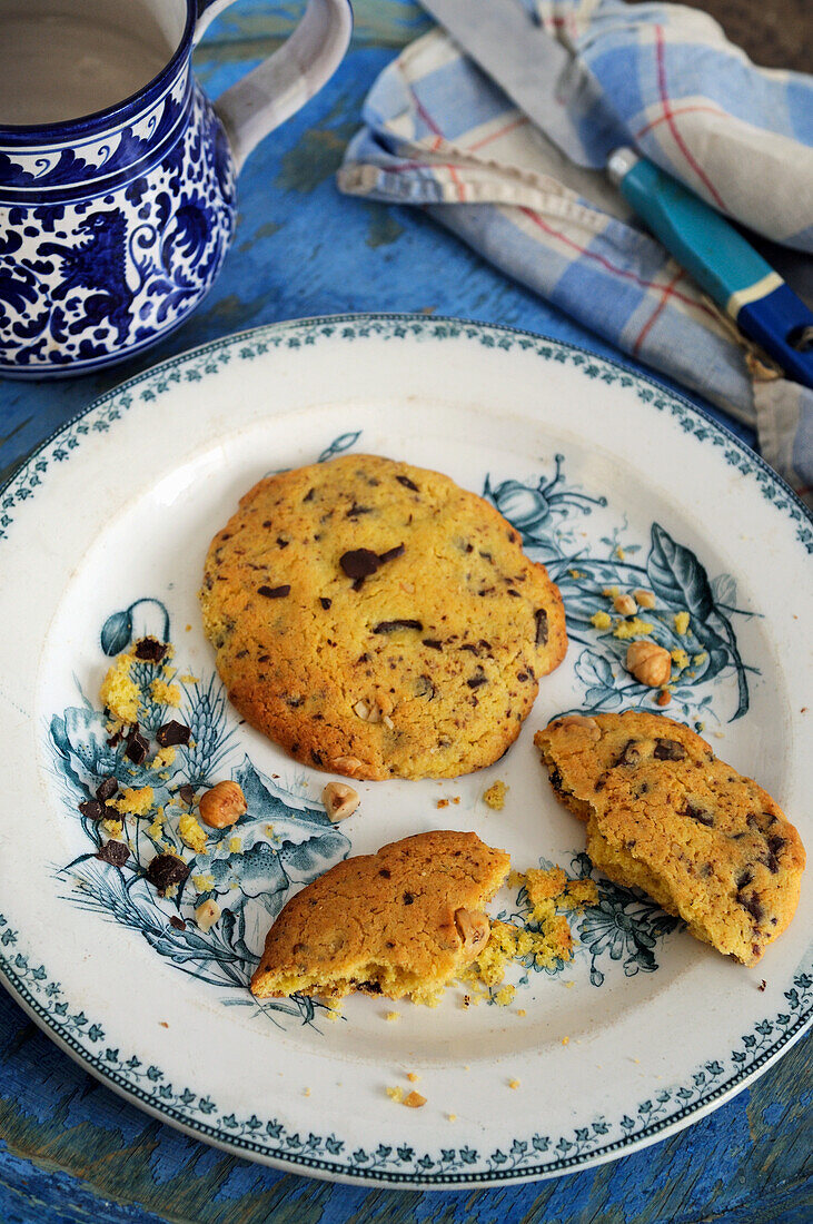 Chocolate Chip Cookies mit Haselnüssen