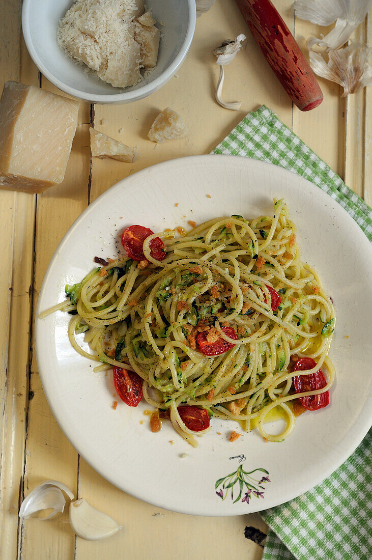 Spaghetti with roasted tomatoes, parmesan and garlic