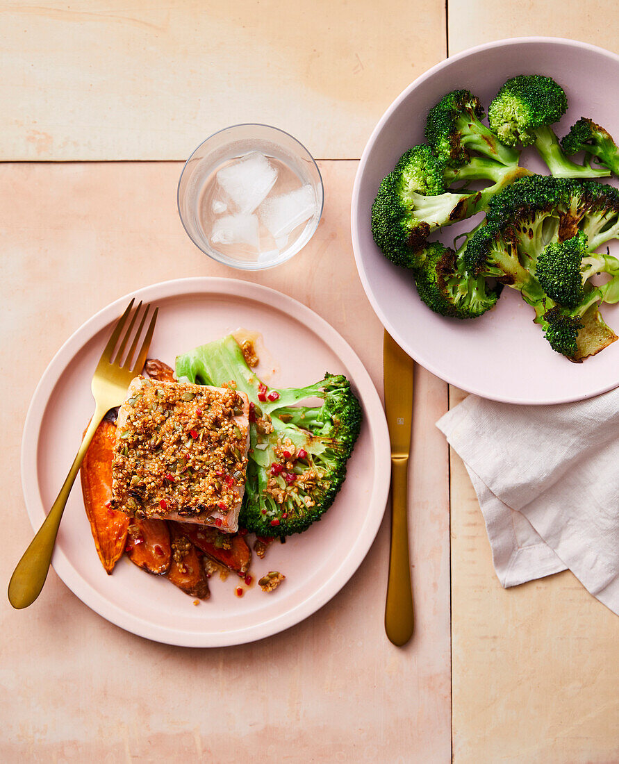 Lachs mit Quinoa-Kruste mit Brokkoli-Steaks