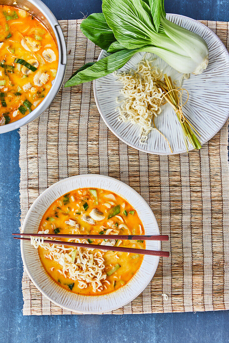 Würzige Thai-Currysuppe