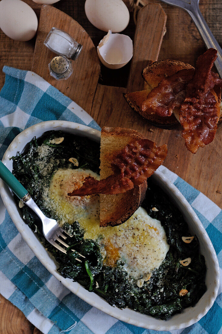 Baked spinach, eggs and bacon with toast