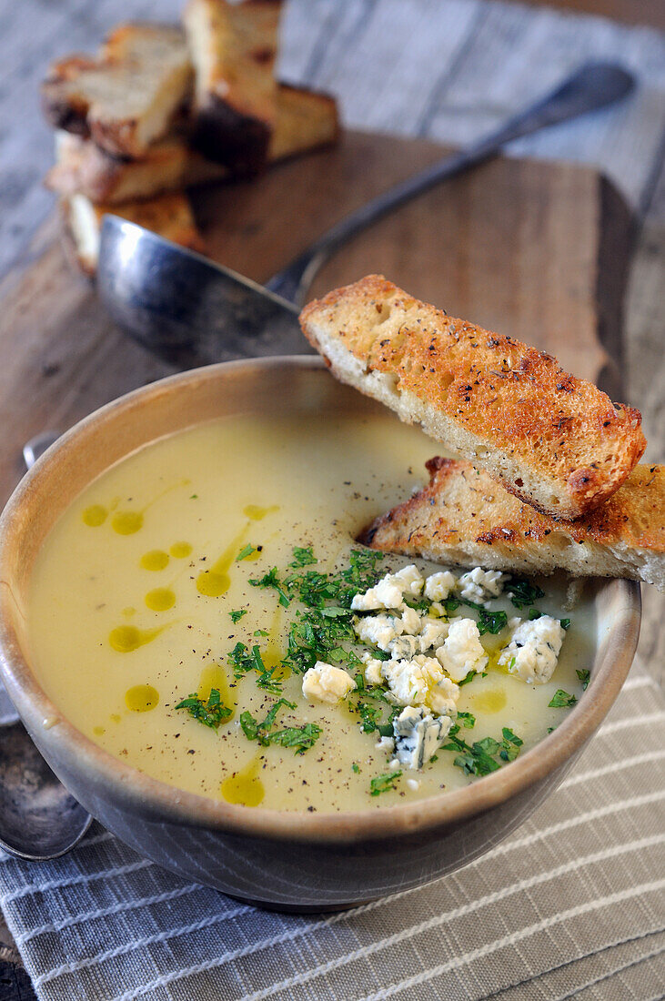 Pea soup with feta cheese and bruschetta