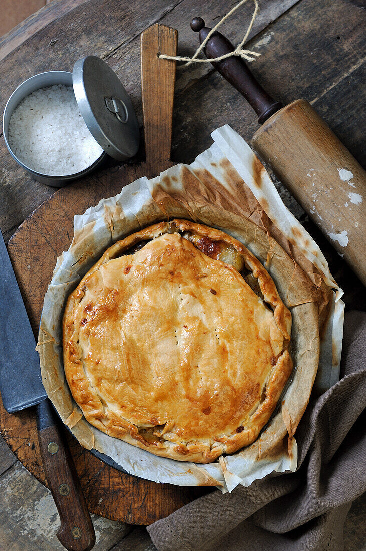 Herzhafte Pie mit Kürbis- und Fleischfüllung