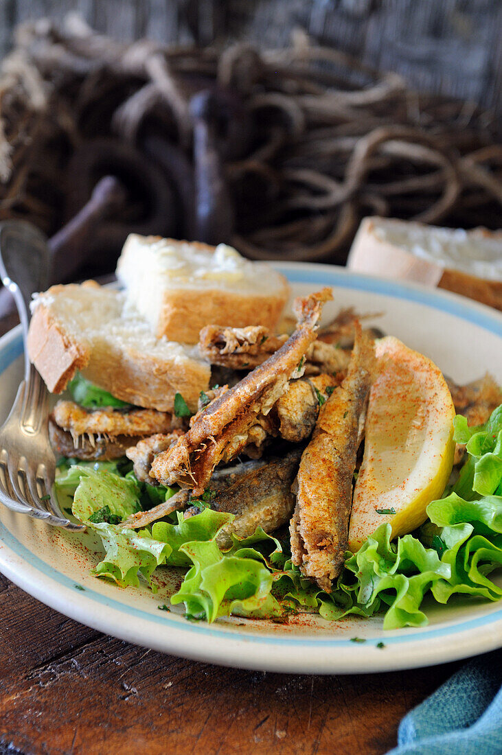 Fried sardines with green salad