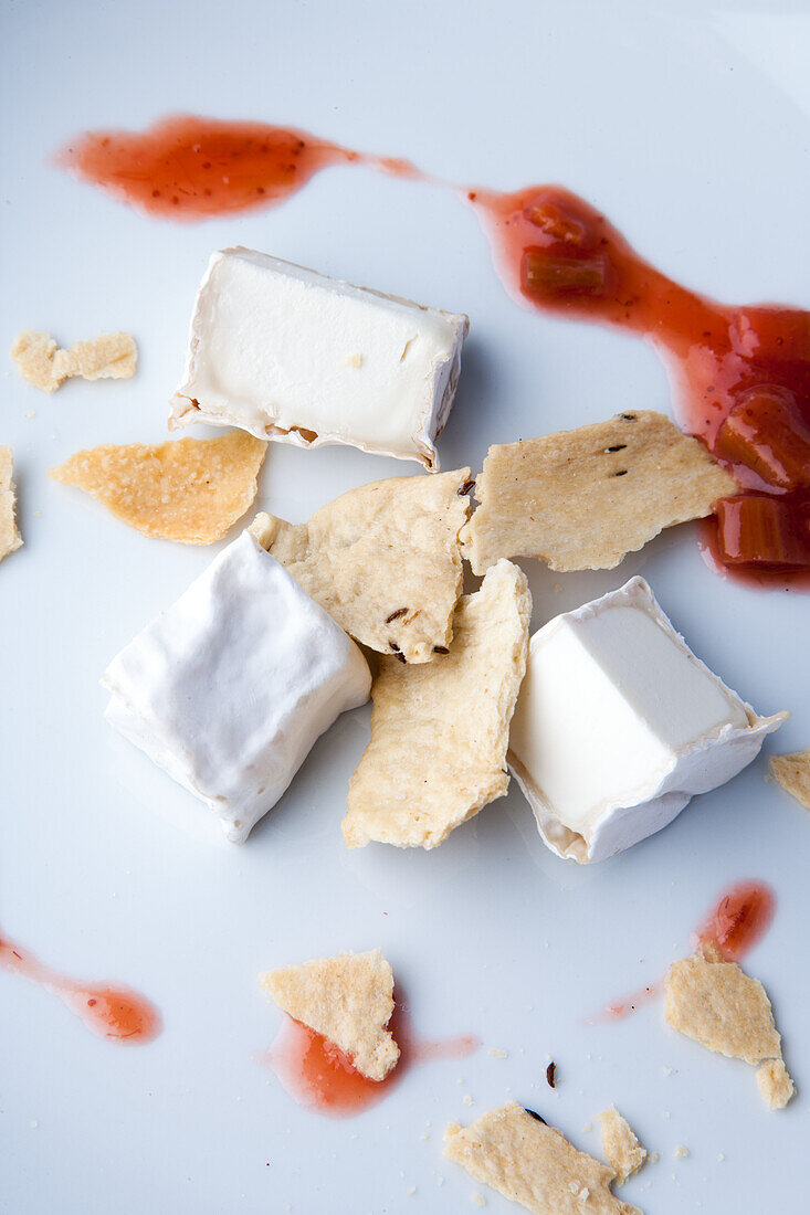 Crackers, rhubarb chutney and three different soft cheeses
