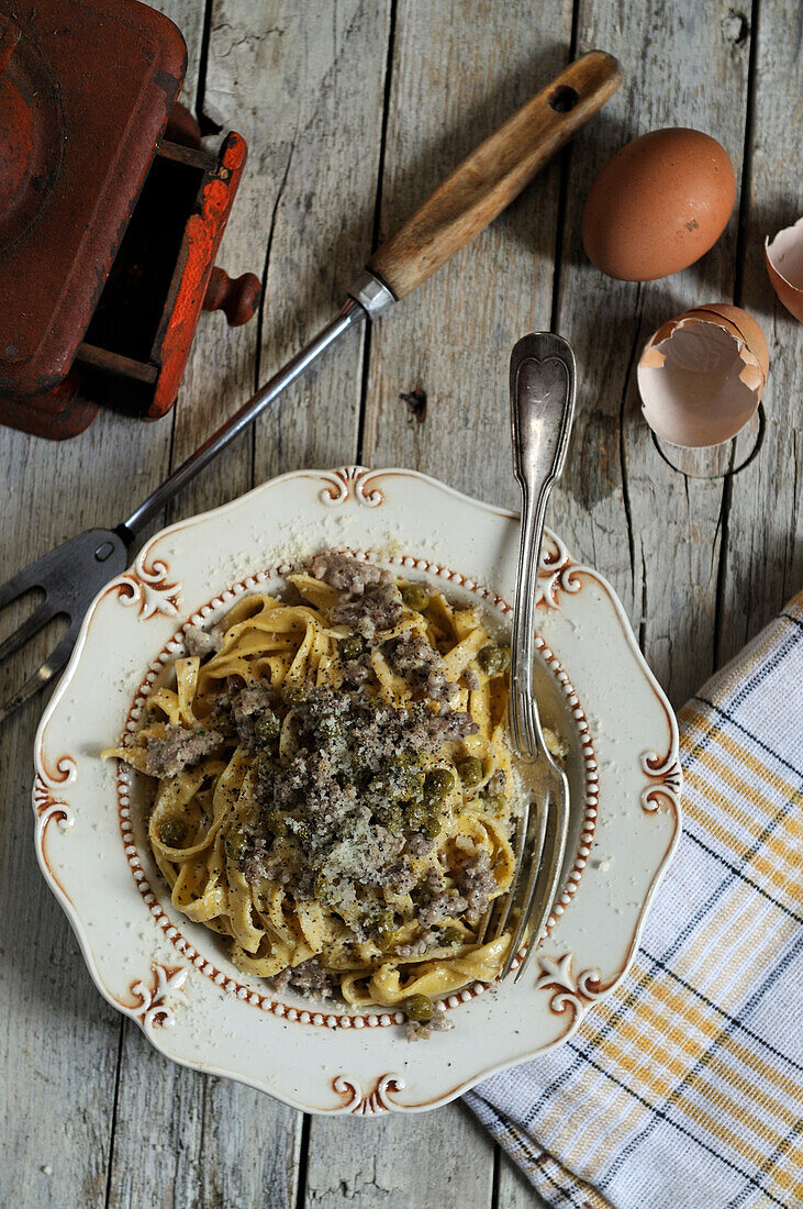 Hausgemachte Tagliatelle mit Ragu Bolognese