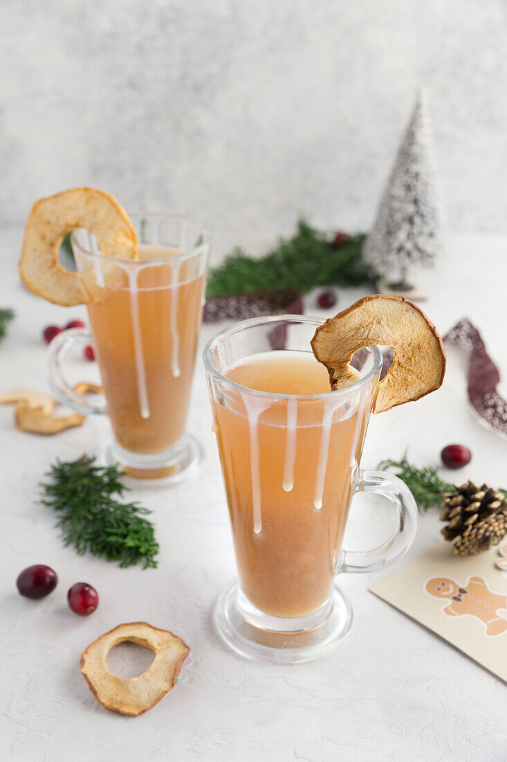 Apple punch with cinnamon, cloves and cardamom