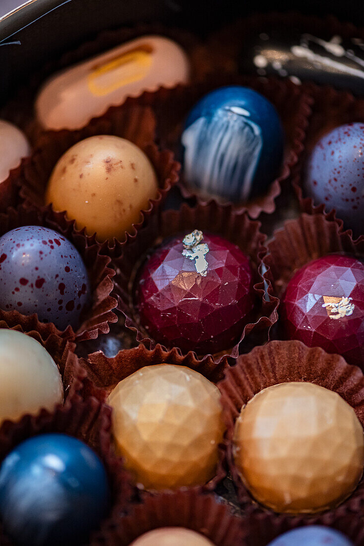 Luxuriöse Pralinen in einer Geschenkbox