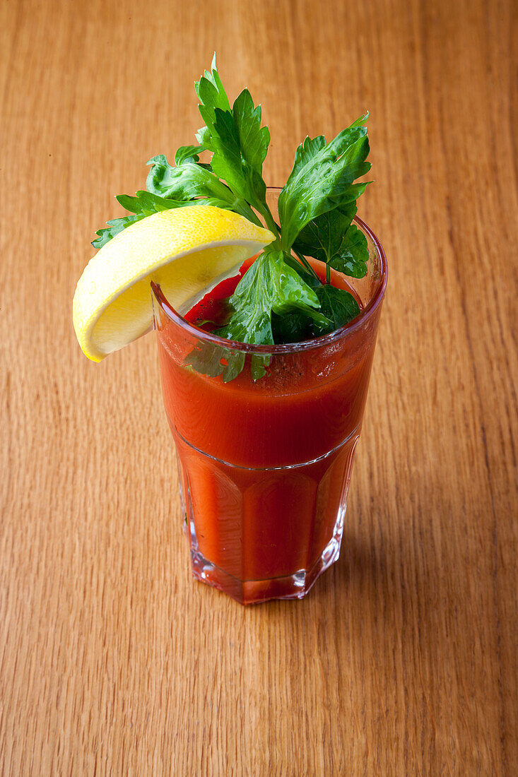 Tomato smoothie with lemon and parsley