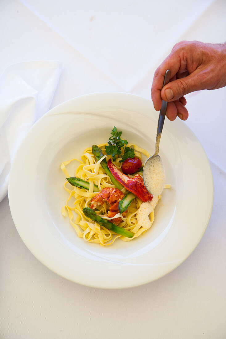 Tagliatelle with lobster and green asparagus
