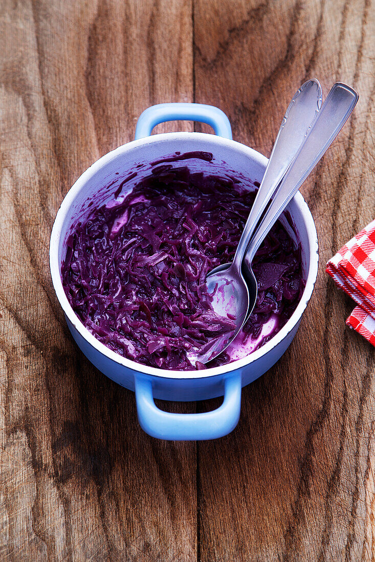 Rotkohl im Topf