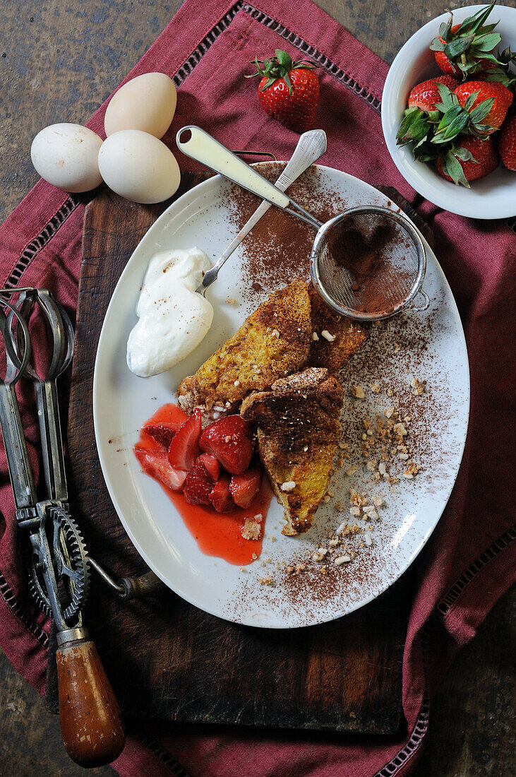 French toast with mascarpone and strawberries