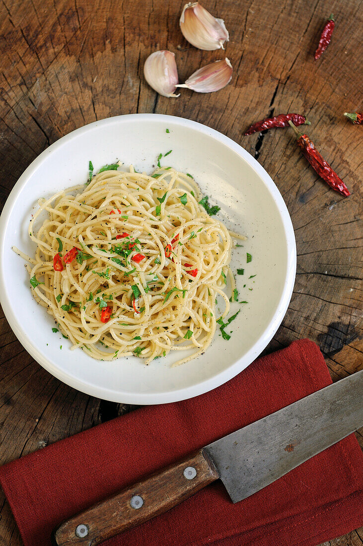Spaghetti aglio, olio and peperoncino