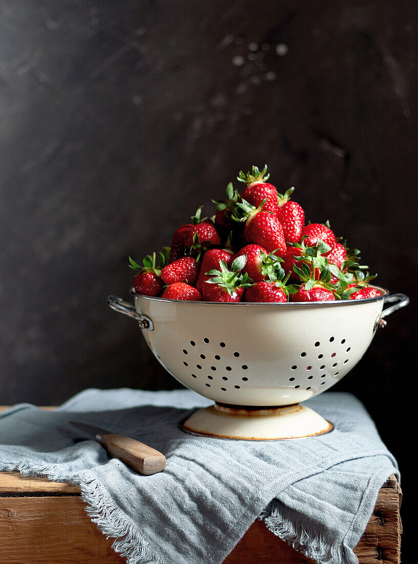 Frische Erdbeeren im Sieb