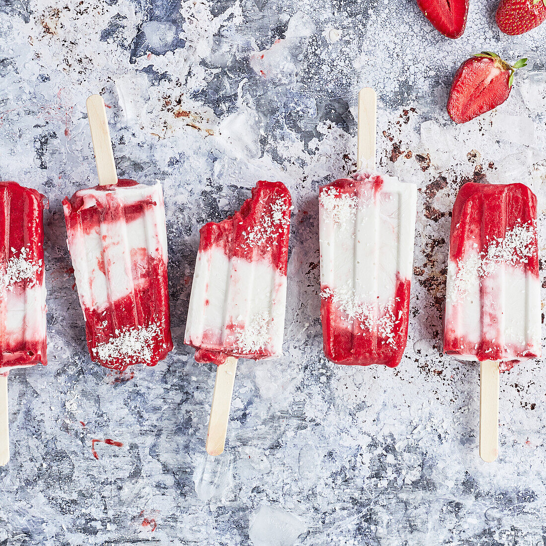 Erdbeer-Kokos-Eis am Stiel