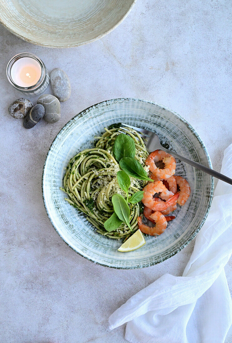 Spaghetti with spinach and shrimp