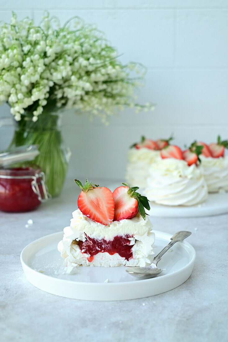 Mini pavlova filled with strawberry jam