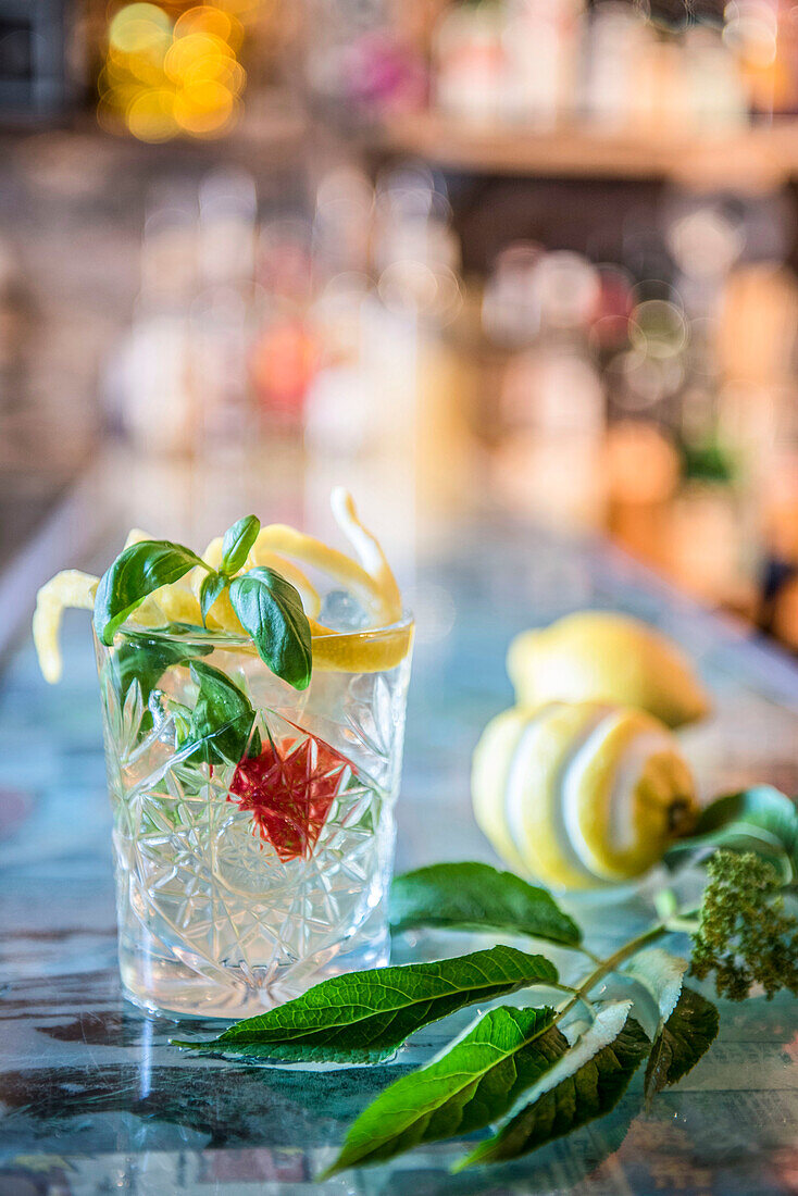 Flavoured water with basil and lemon