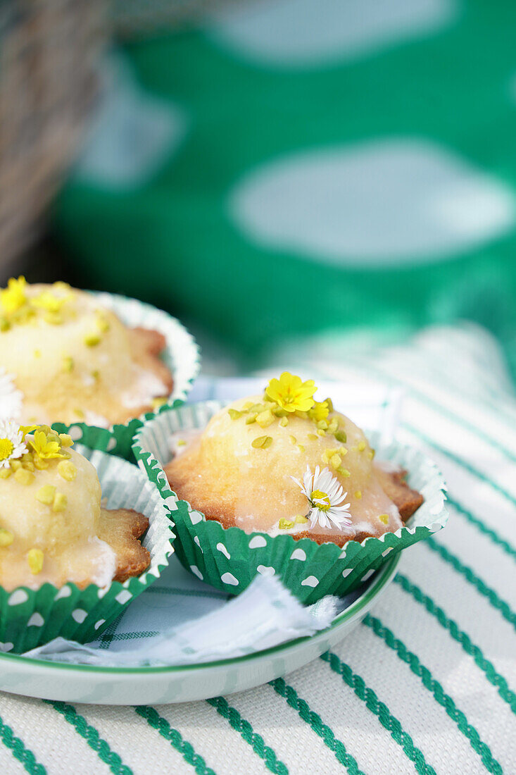 Muffins with pistachios and edible flowers (primroses and daisies)