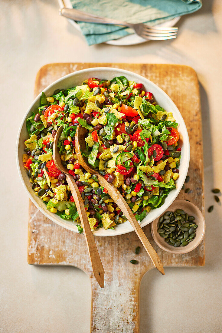 Taco salad with tomatoes and black beans