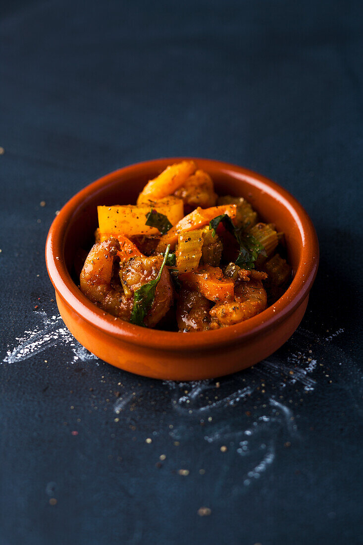 Tapas mit Garnelen, Paprika und Staudensellerie