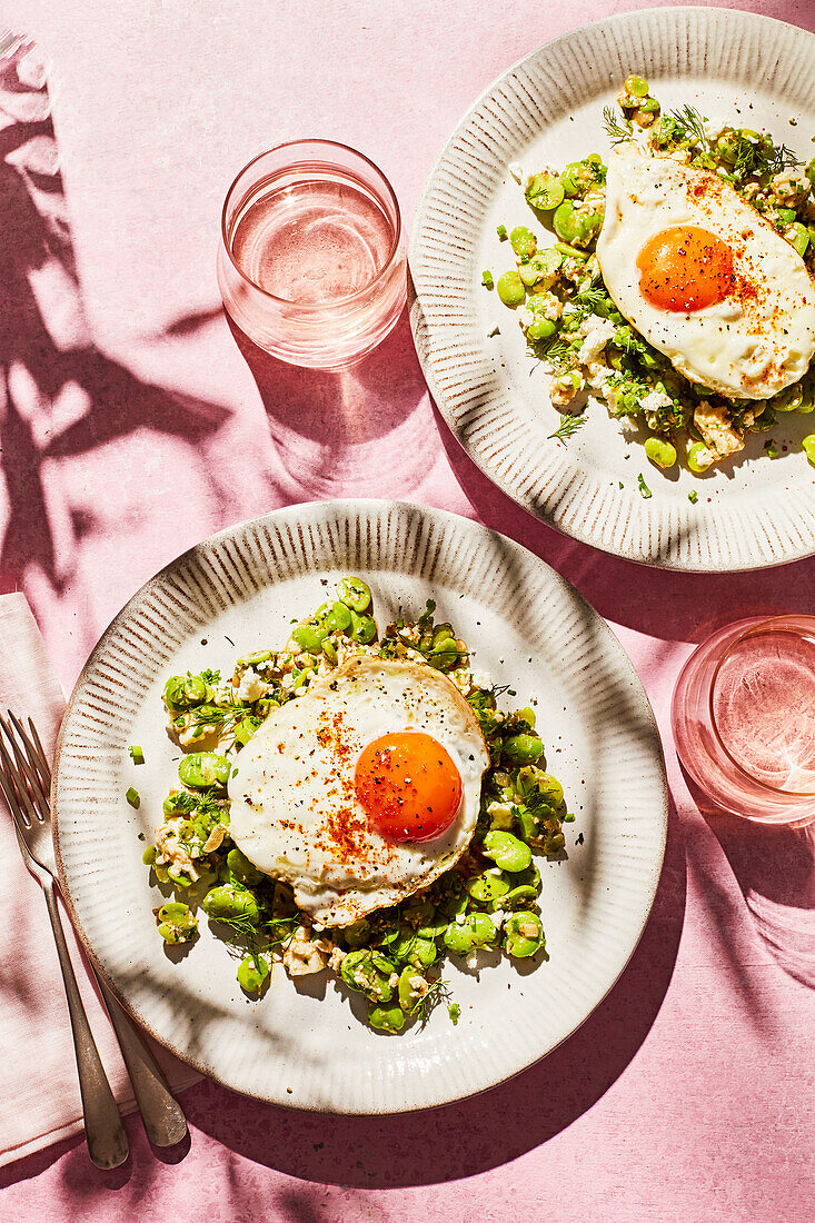 Herb field beans with fried egg