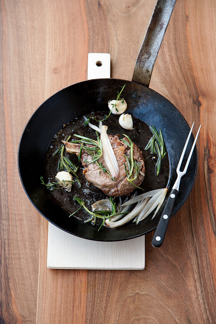 Pork chop with herbs and garlic