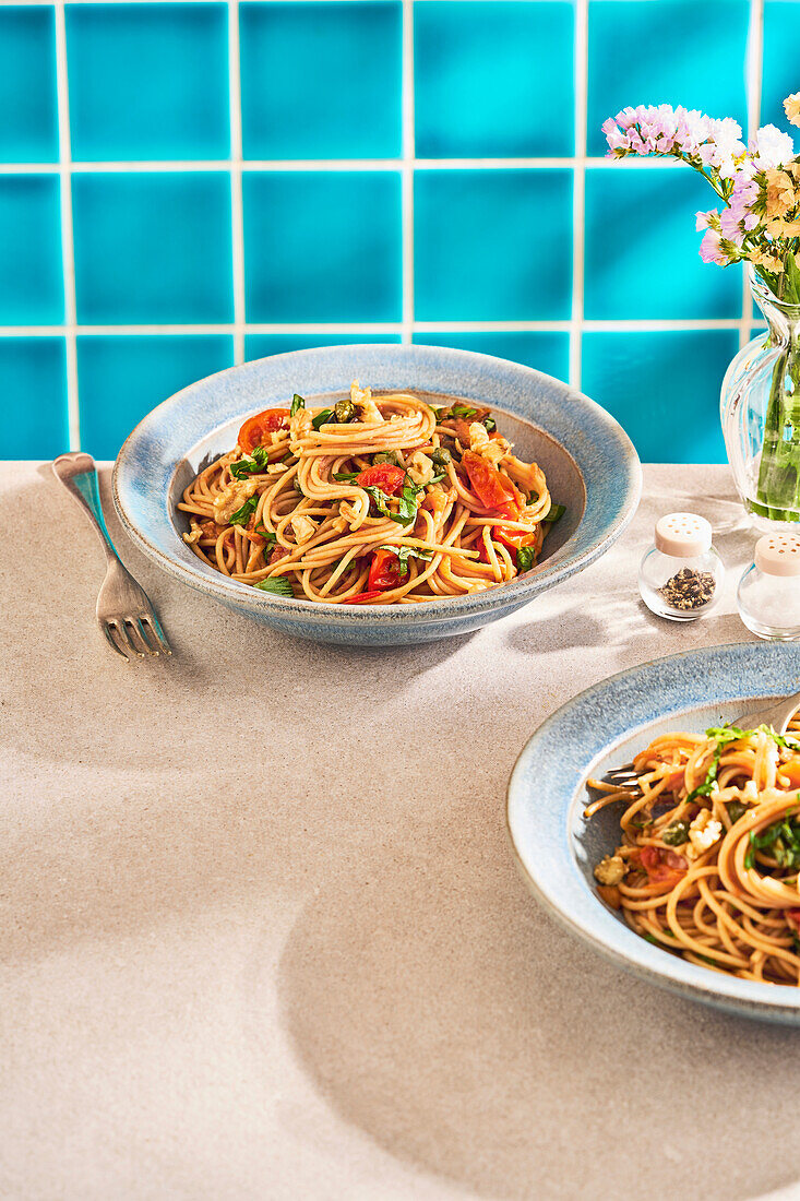 Spaghetti mit Tomaten und Walnüssen