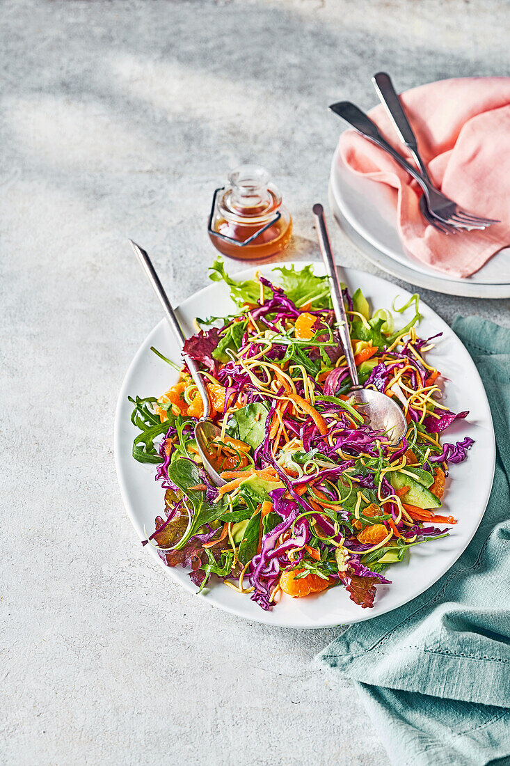 Crispy noodle salad with vegetables