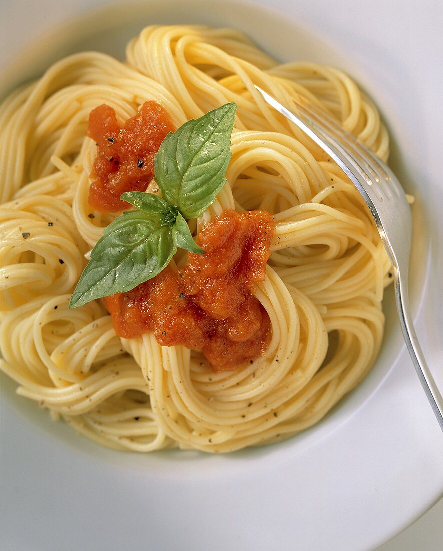 Close Up of Spaghetti with Tomato Sauce; Fork