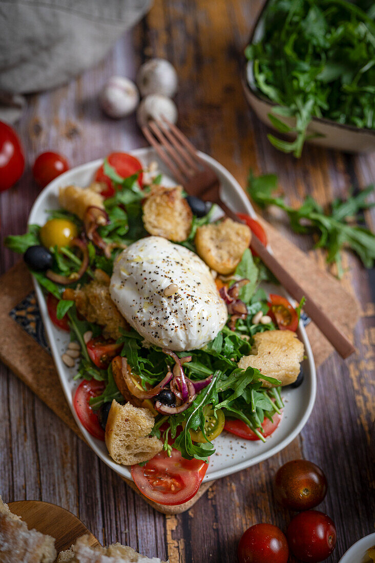 Bread salad with mozzarella