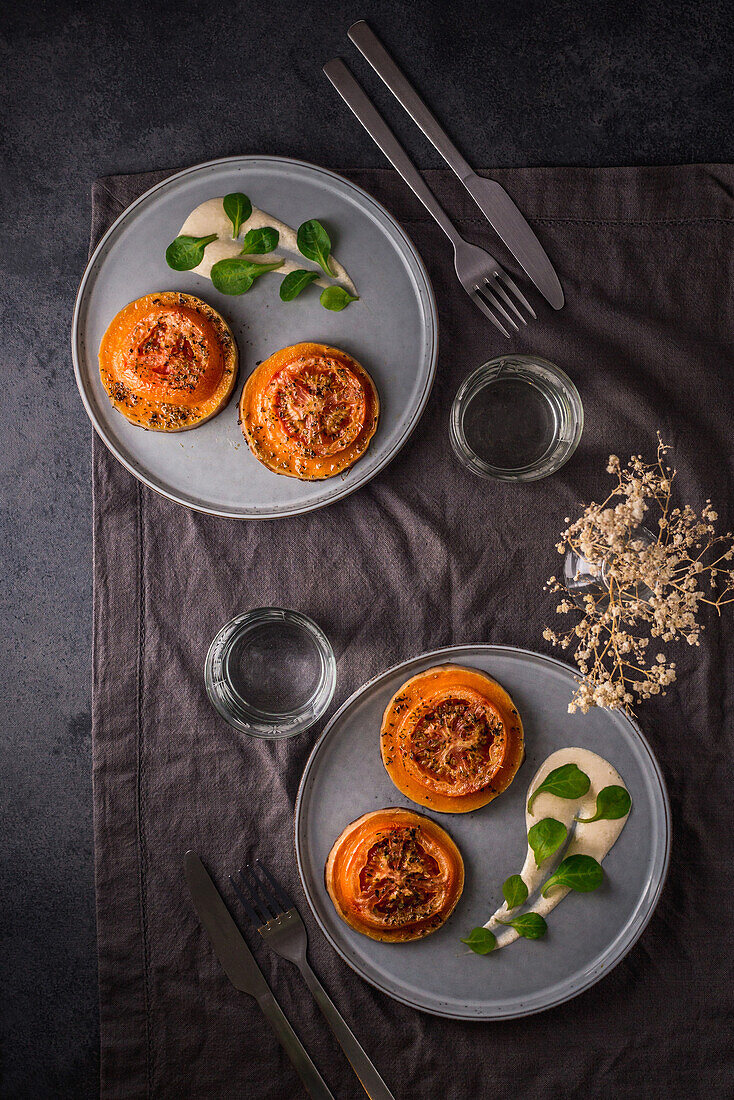 Baked butternut squash with tomatoes