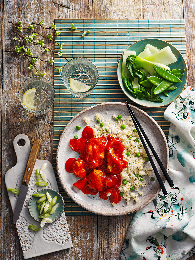 Süß-saures Hähnchen mit gebratenem Reis