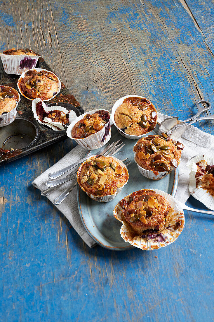 Blueberry muffins with Florentine crunch, gluten-free