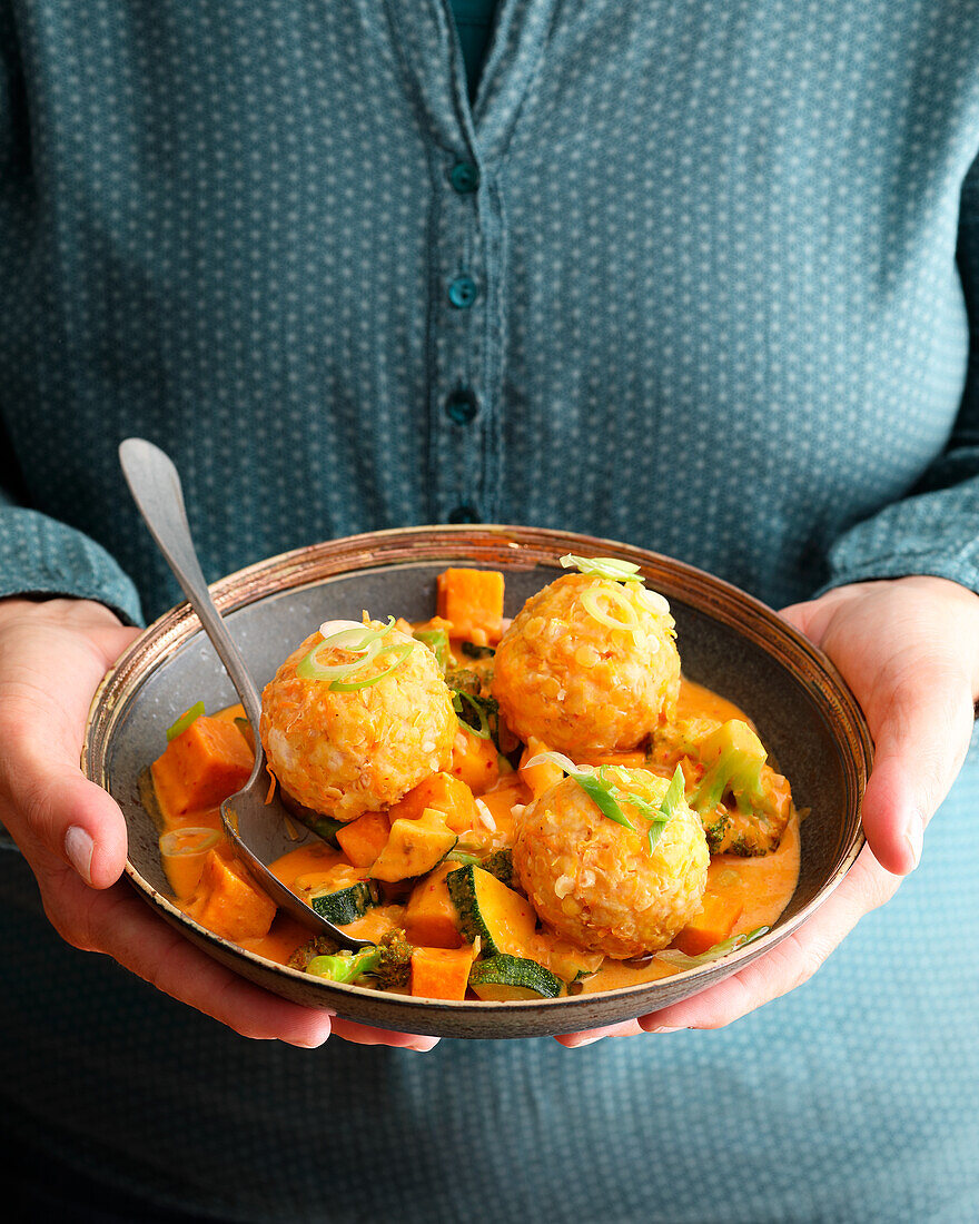 Lentil dumplings with curry