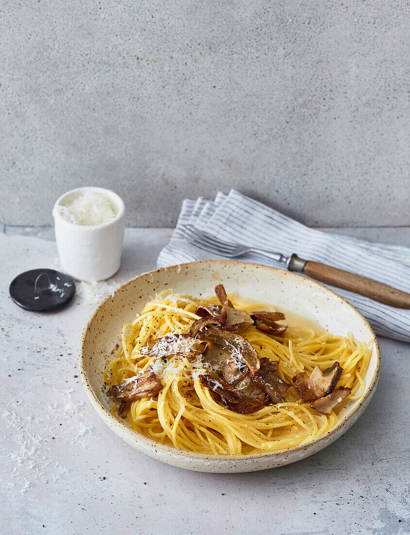 Parmesan-Spaghetti mit Steinpilzen