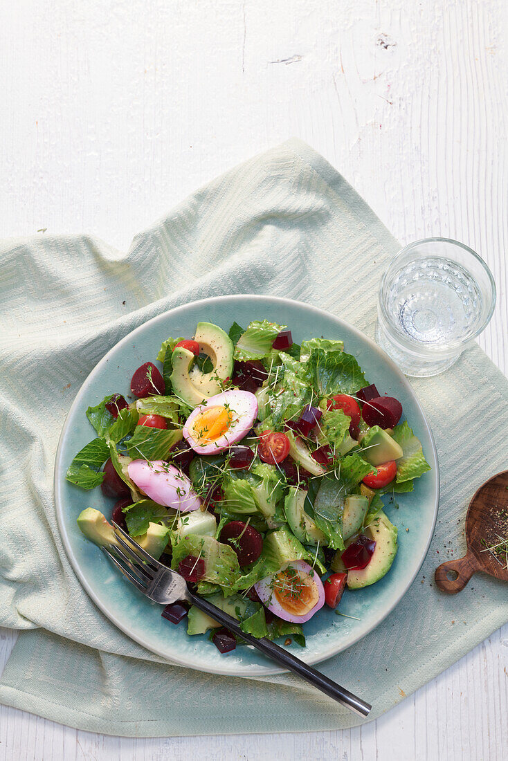 Marmorierte Eier mit Salat