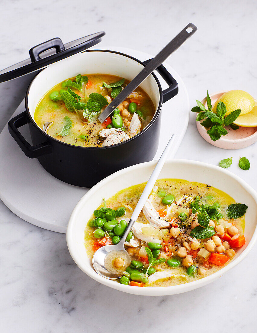 Hühnersuppe mit Kichererbsen und Saubohnen