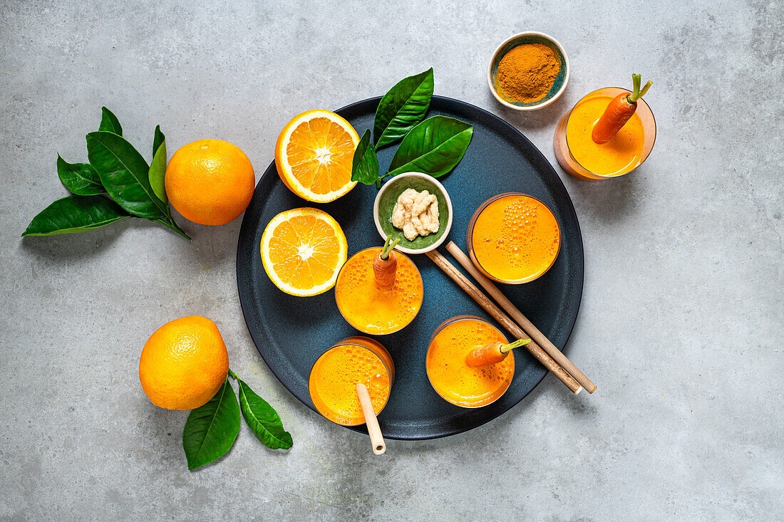 Orangen-Karotten-Saft mit Ingwer und Kurkuma
