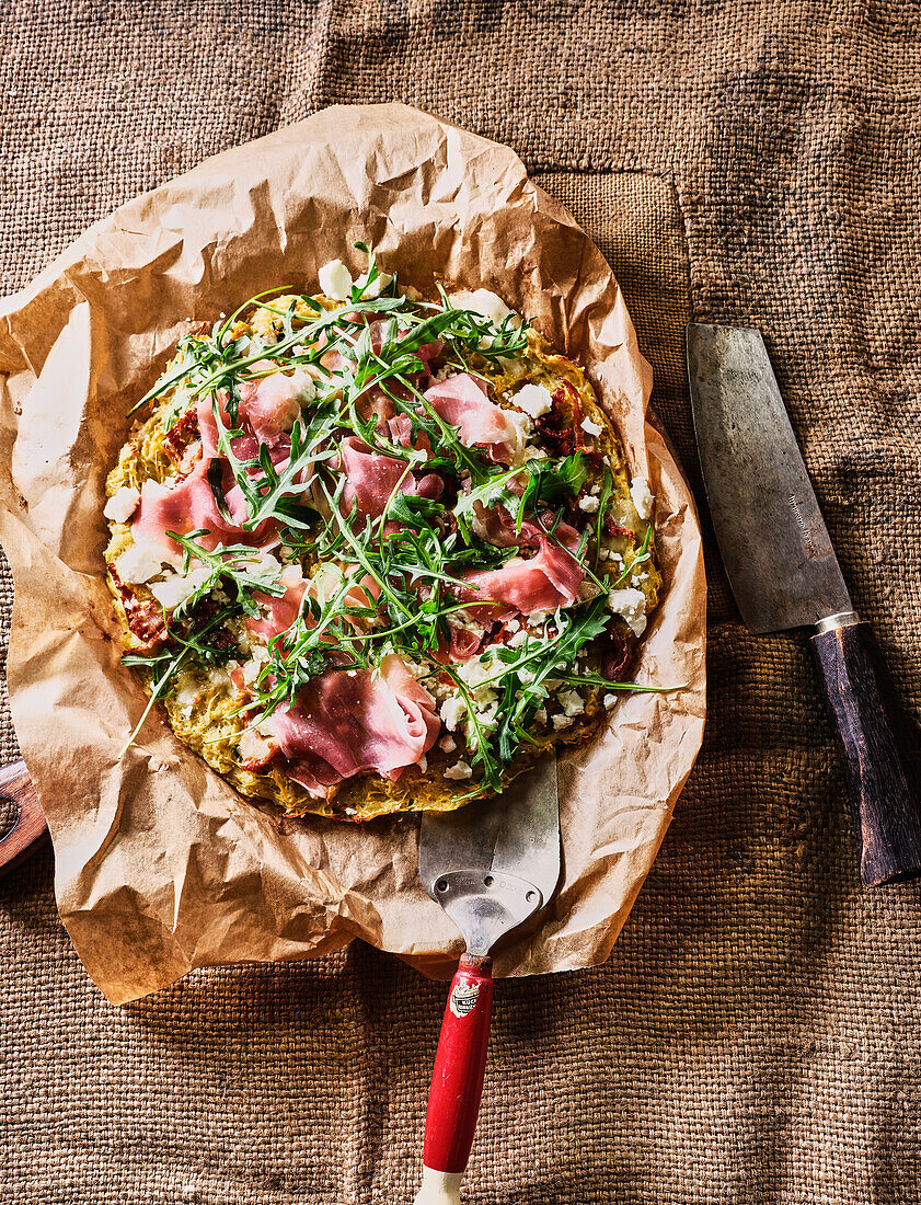 Rösti pizza with shepherd's cheese and prosciutto