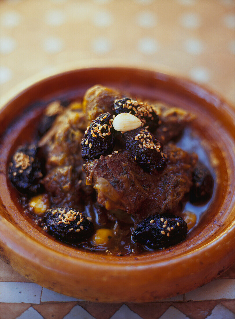 Marokkanische Lamm-Tagine mit Pflaumen und Mandeln